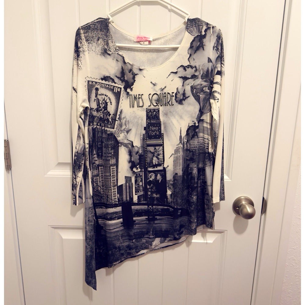 Pretty Woman Women's Times Square NY Graphic Rhinestone Tunic Top Long Sleeve M